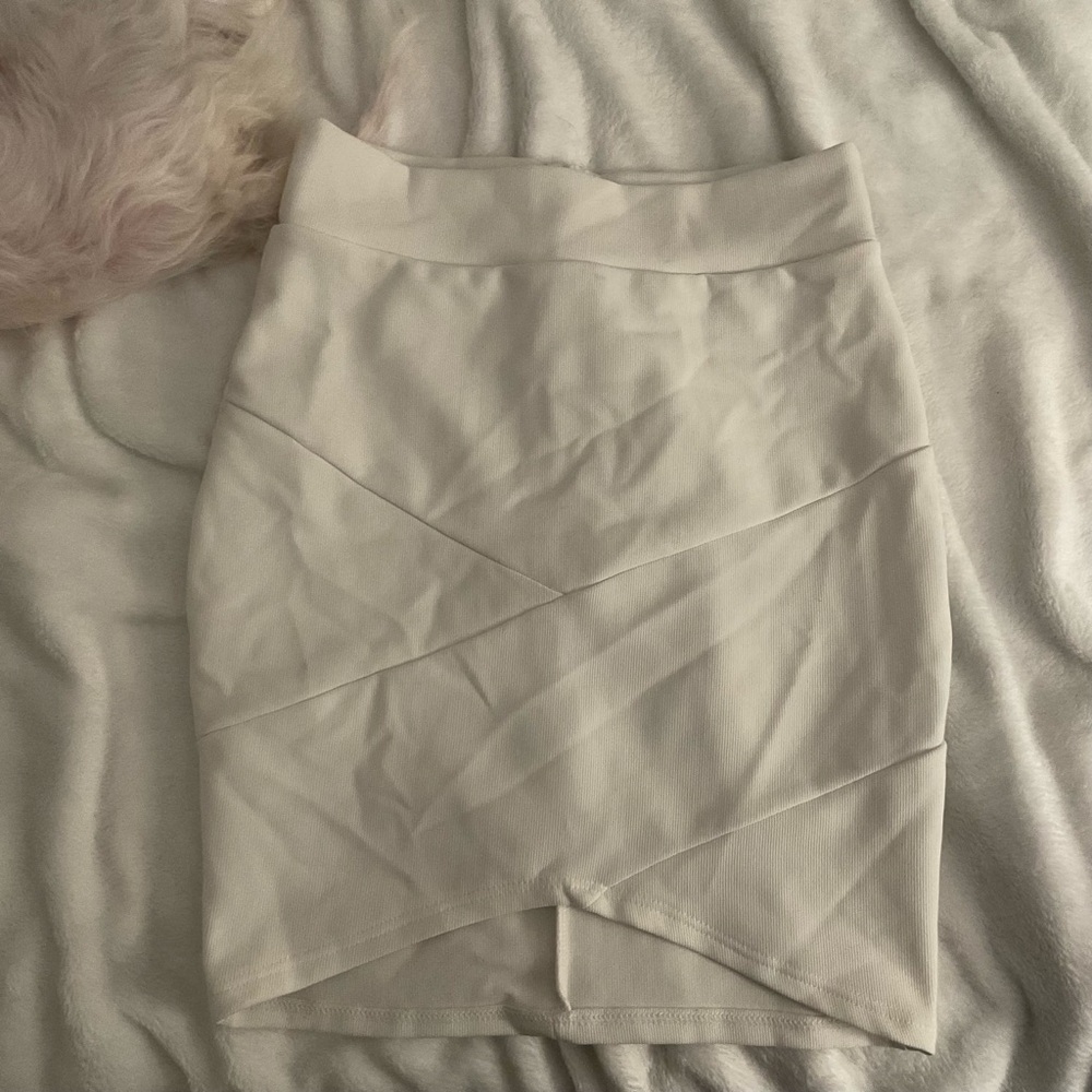 Elegant White Pencil Skirt